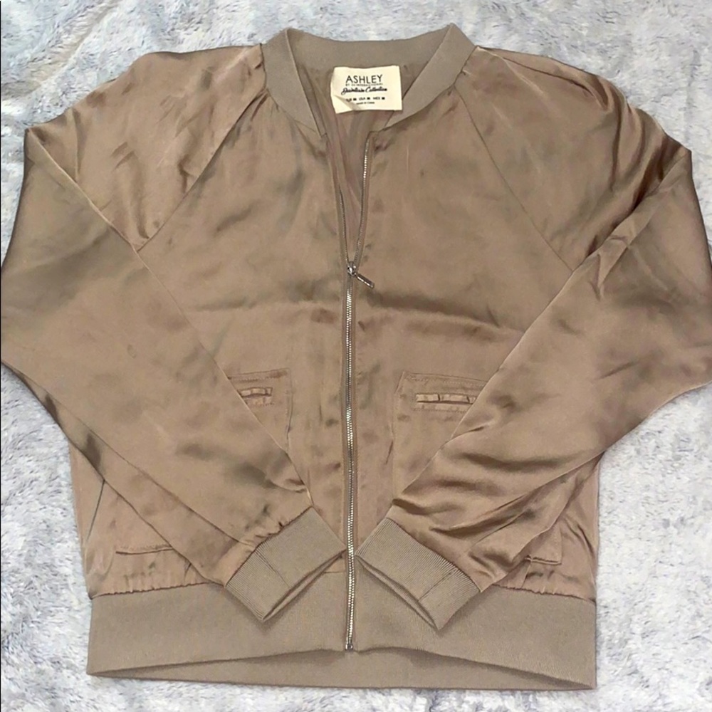 Women’s zip up jacket